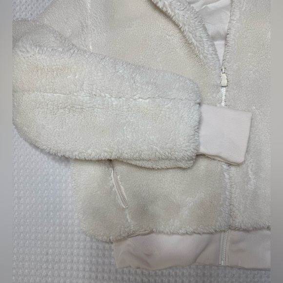 ALO Yoga Foxy Sherpa Jacket Ivory SZ Medium *missing removable hood* - Picture 8 of 9